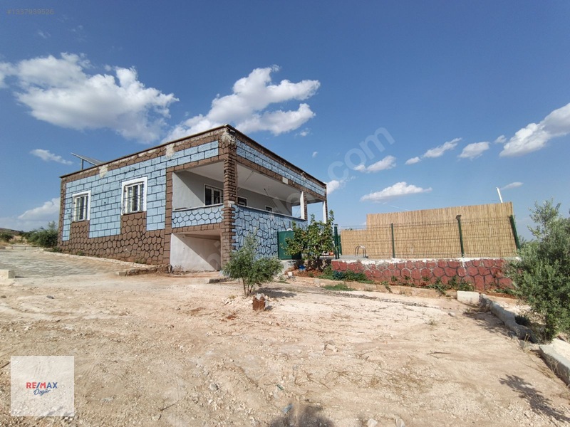 Remax Özgür'den Yukarıarıl Da Havuzlu Bağ Evi & Bahçe — fotoğraf 8
