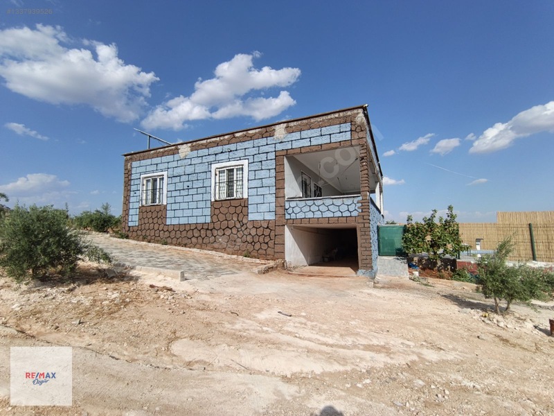 Remax Özgür'den Yukarıarıl Da Havuzlu Bağ Evi & Bahçe — fotoğraf 9