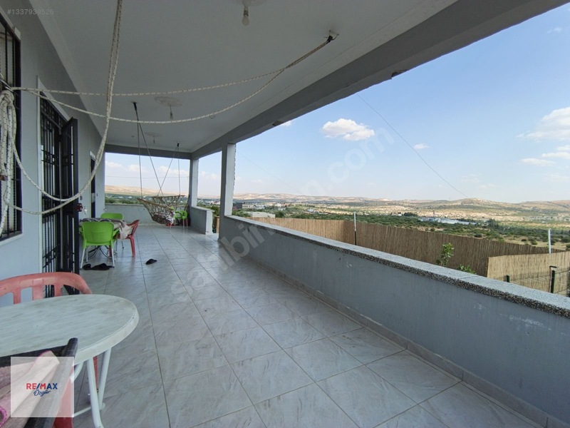 Remax Özgür'den Yukarıarıl Da Havuzlu Bağ Evi & Bahçe — fotoğraf 13