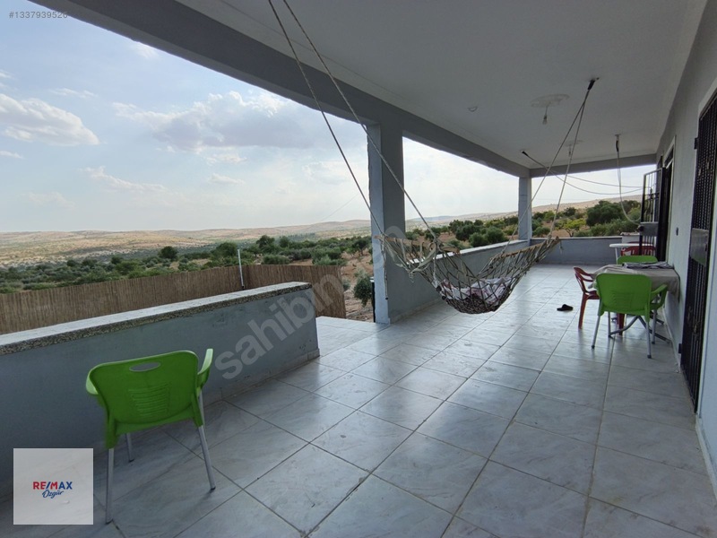 Remax Özgür'den Yukarıarıl Da Havuzlu Bağ Evi & Bahçe — fotoğraf 15