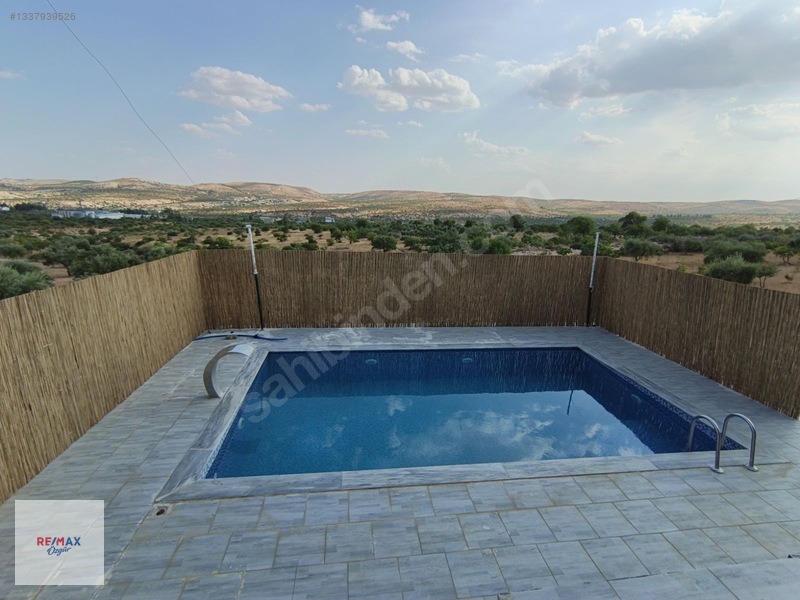 Remax Özgür'den Yukarıarıl Da Havuzlu Bağ Evi & Bahçe — fotoğraf 16