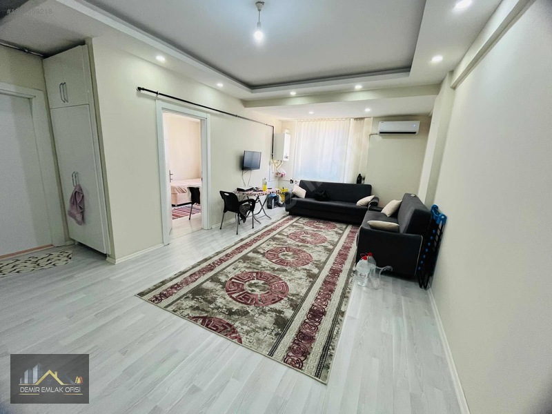 Demir Emlak'tan Kiralık Karşıyaka'da 1+1 Eşyalı Daire — fotoğraf 3