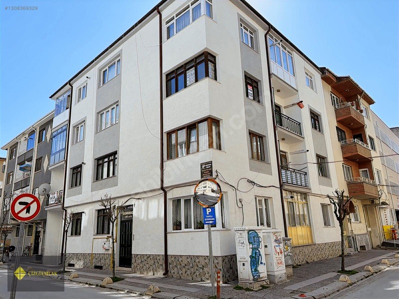 Çizgi Emlak'tan Kızılcıklı/istasyon Yakını Köşe Satılık 2+1(boş)