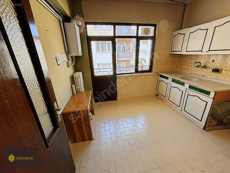 Çizgi Emlak'tan Kızılcıklı/istasyon Yakını Köşe Satılık 2+1(boş) — fotoğraf 6