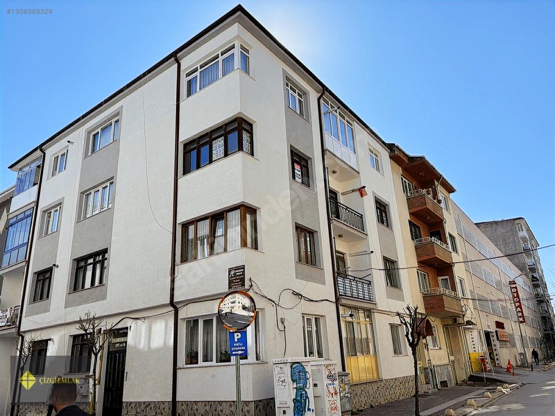 Çizgi Emlak'tan Kızılcıklı/istasyon Yakını Köşe Satılık 2+1(boş) — fotoğraf 13