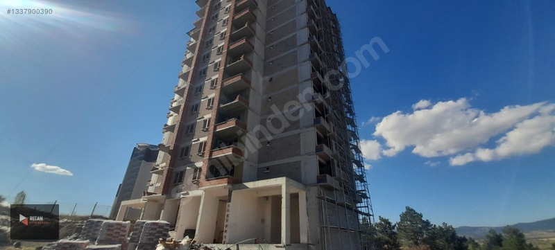 Üniversite İle Komşu Satılık 1+1 (Balkonlu)Ara Kat Daire