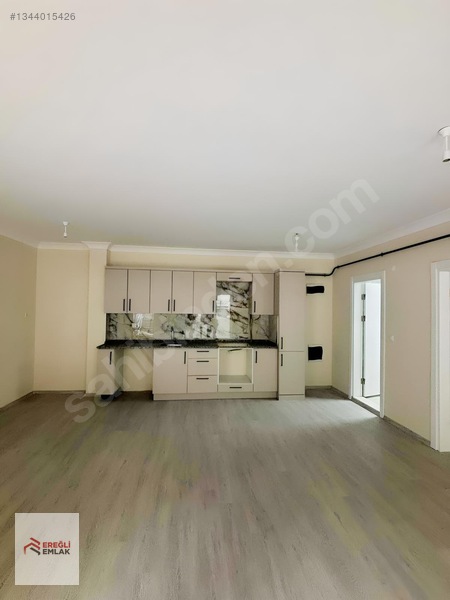Çarşıda Mutfak Dolaplı Kombili Ve İskanlı Satılık Sıfır 1+1 — fotoğraf 2