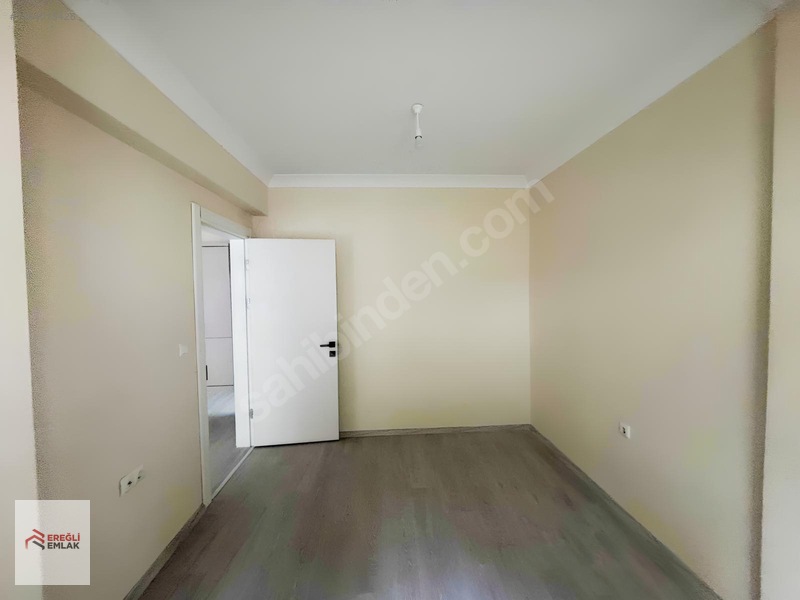 Çarşıda Mutfak Dolaplı Kombili Ve İskanlı Satılık Sıfır 1+1 — fotoğraf 9