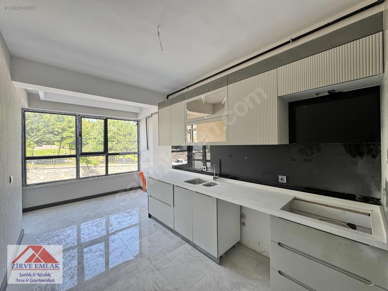 Zirveden Yeni Binada, Bağımsız Mutfaklı Sıfır Kiralık 2+1 Daire — fotoğraf 3