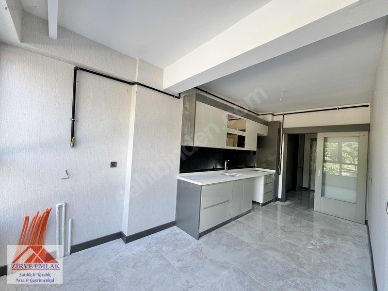 Zirveden Yeni Binada, Bağımsız Mutfaklı Sıfır Kiralık 2+1 Daire — fotoğraf 6