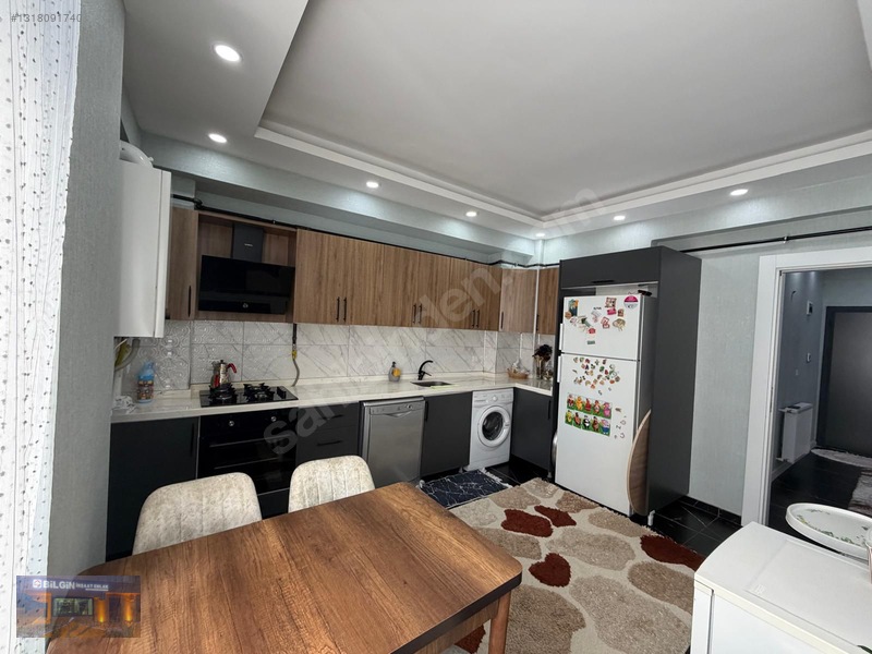 Bilgin Emlak Ofisi'Nden Acilll Satılık Eşyalı 2+1 Odalı Daire
