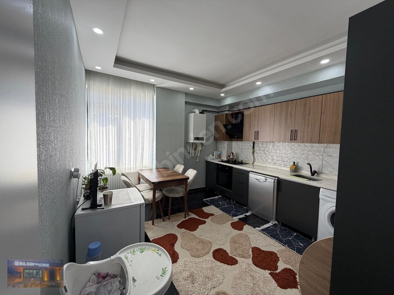 Bilgin Emlak Ofisi'nden Acilll Satılık Eşyalı 2+1 Odalı Daire — fotoğraf 3