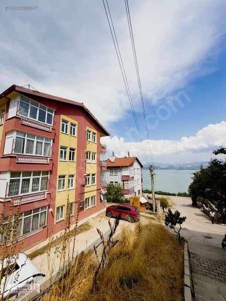 Eğirdir Göl Manzaralı Ara Katta Satılık 3+1 Daire — fotoğraf 3
