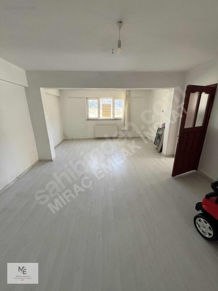 Miraç Emlaktan Akhisarda Uygun Fiyatlı Bahçe Katı Daire — fotoğraf 4