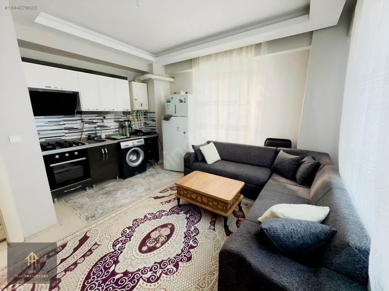 Merkezi Konumda Eşyalı Balkonlu Kiralık 1+1 Daire — fotoğraf 2