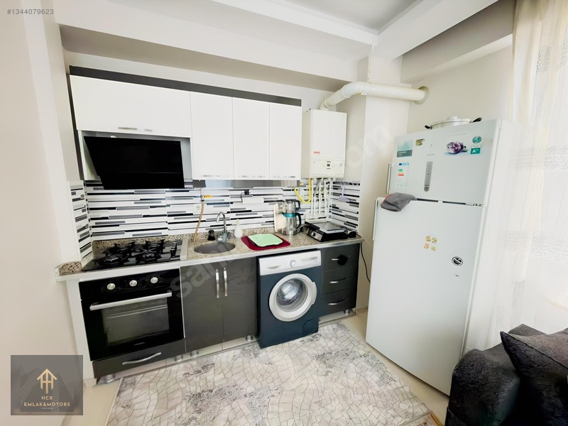 Merkezi Konumda Eşyalı Balkonlu Kiralık 1+1 Daire — fotoğraf 6
