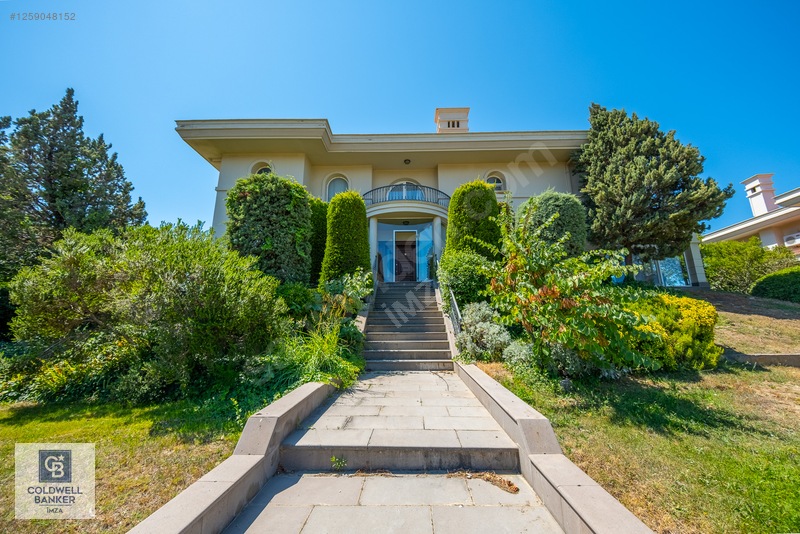 Bademler Hisar Evlerinde Köşe Konumlu Satılık Villa