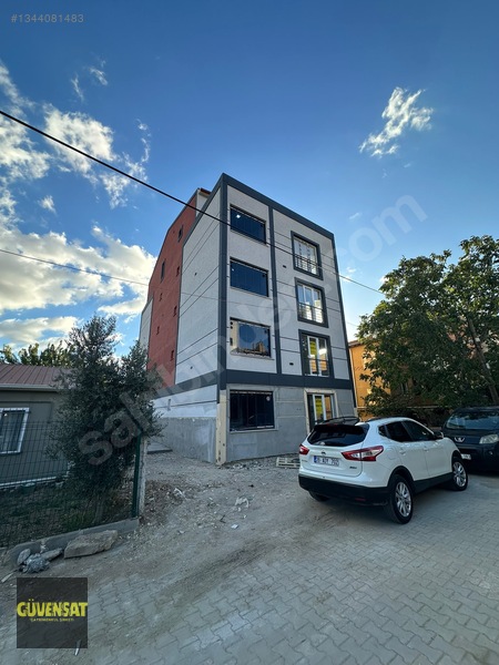 Pınar Mahallesinde Satılık 2+0 Balkonlu Geniş Daire