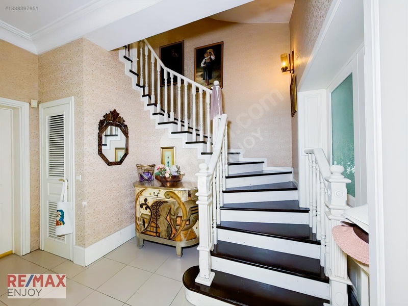 Bahçeşehir Berit Villalarında Gölet Manzaralı 4 Katlı Villa — fotoğraf 9