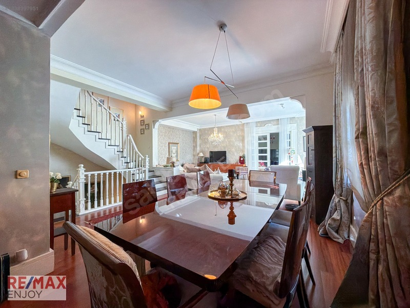 Bahçeşehir Berit Villalarında Gölet Manzaralı 4 Katlı Villa — fotoğraf 13