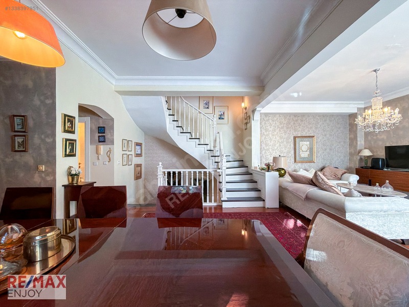 Bahçeşehir Berit Villalarında Gölet Manzaralı 4 Katlı Villa — fotoğraf 14