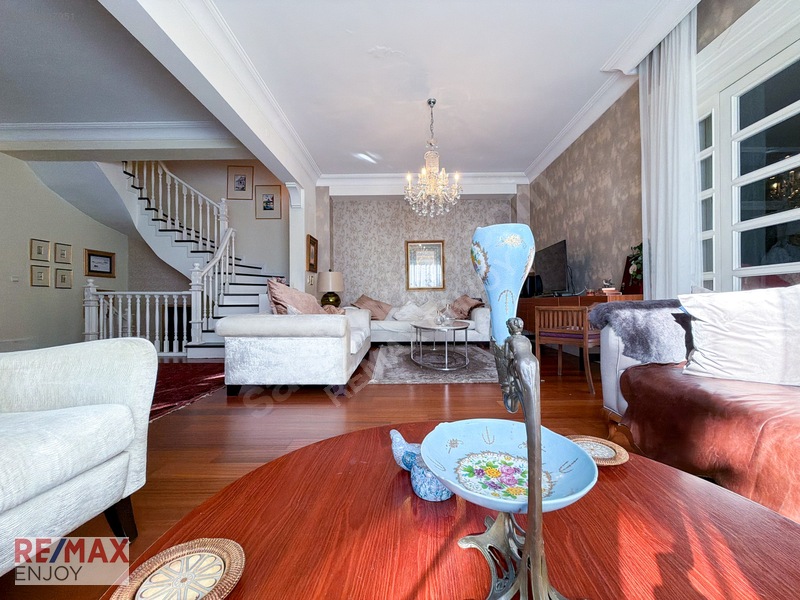 Bahçeşehir Berit Villalarında Gölet Manzaralı 4 Katlı Villa — fotoğraf 18