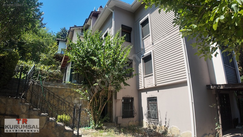 Bahçeşehir Badem 12 Köşe Büyük Bahçeli Satılık Köşe Villa