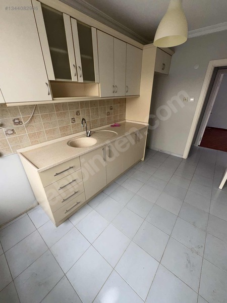 Zeki Emlak'tan Asansörlü 3+1 Kiralık Daire — fotoğraf 9