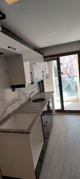 Buca Merkezde Satılık 1+1 Ara Kat Daire — fotoğraf 2
