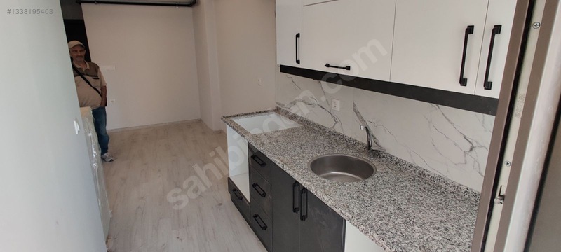 Buca Merkezde Satılık 1+1 Ara Kat Daire — fotoğraf 4