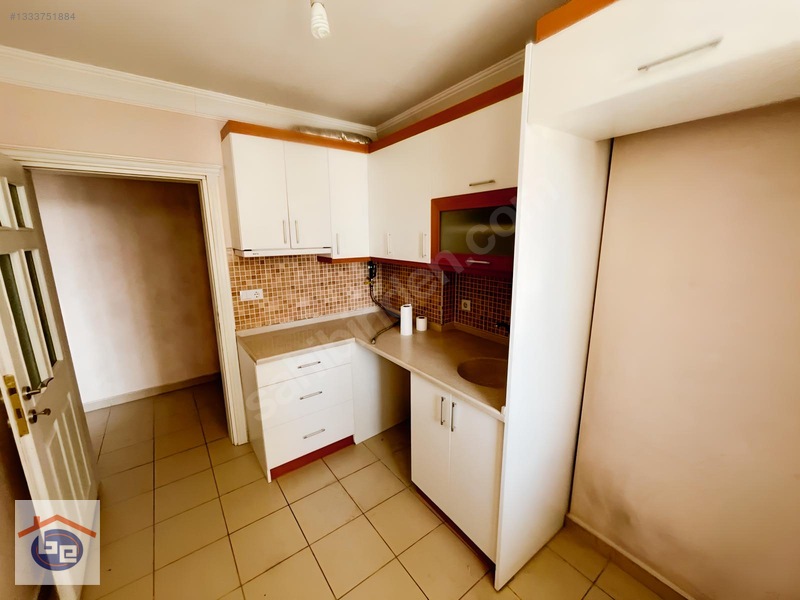 Baylan Emlak'tan Camicedit Mah.müftülük Cad. 2. Kat Geniş 1+1 — fotoğraf 3