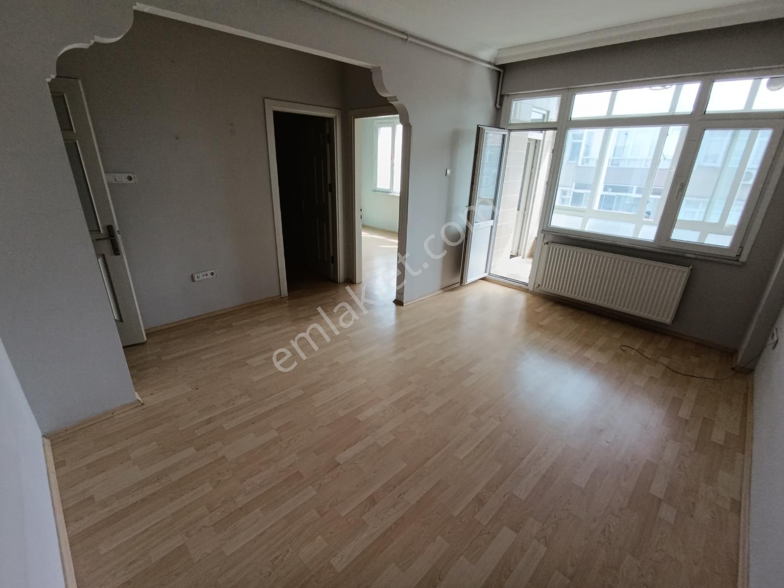 Sefaköyde Satılık 2+1.90 M2 Cadde Üzerinde 4.kat Kat Tapulu — fotoğraf 2
