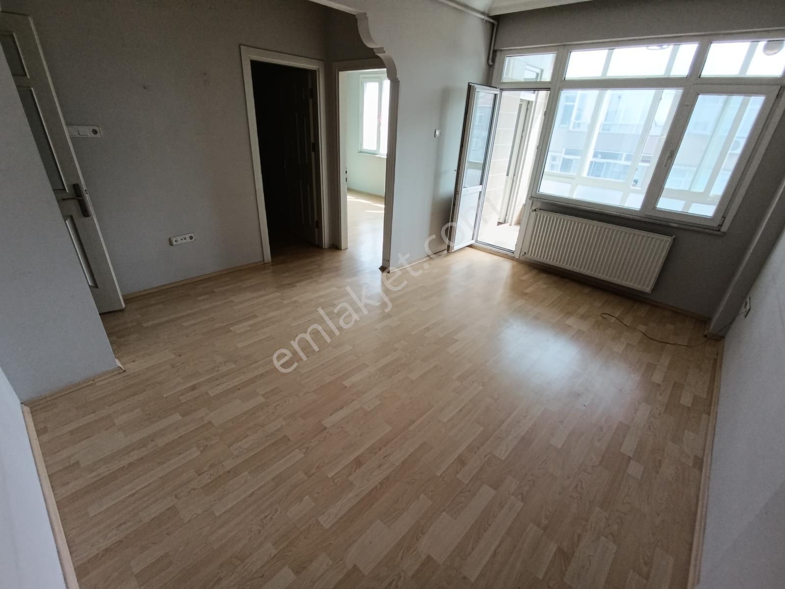 Sefaköyde Satılık 2+1.90 M2 Cadde Üzerinde 4.kat Kat Tapulu — fotoğraf 3