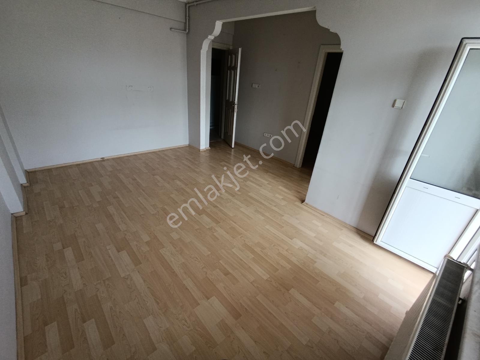 Sefaköyde Satılık 2+1.90 M2 Cadde Üzerinde 4.kat Kat Tapulu — fotoğraf 4