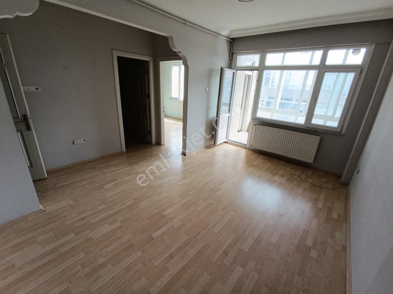 Sefaköyde Satılık 2+1.90 M2 Cadde Üzerinde 4.kat Kat Tapulu — fotoğraf 5