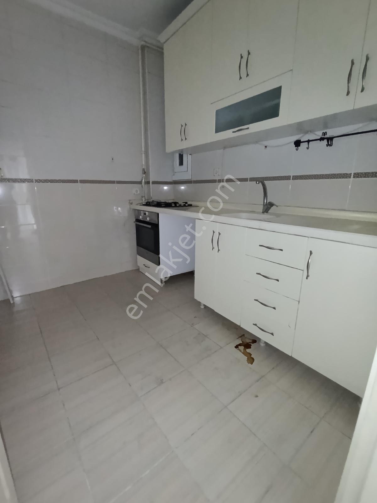 Sefaköyde Satılık 2+1.90 M2 Cadde Üzerinde 4.kat Kat Tapulu — fotoğraf 27