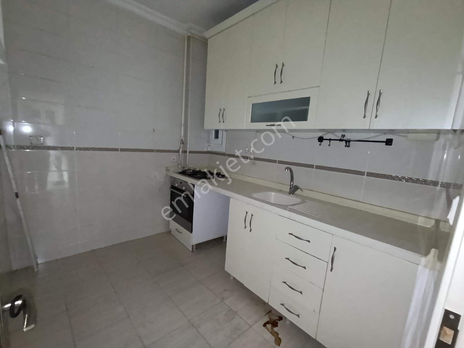 Sefaköyde Satılık 2+1.90 M2 Cadde Üzerinde 4.kat Kat Tapulu — fotoğraf 28