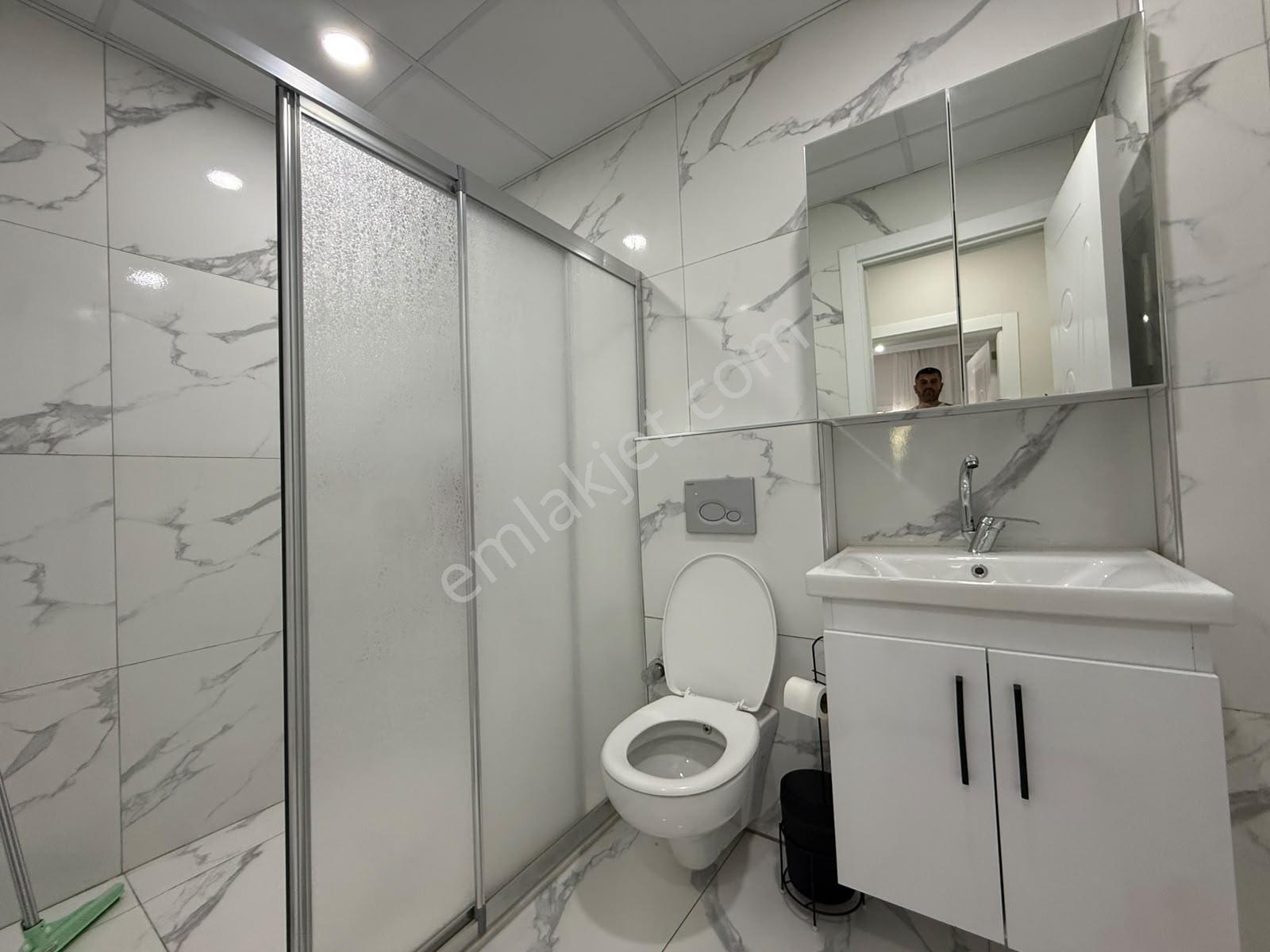 İbo Osman'da 210 M2/arsa İçerisinde/2+1/k.mutfak/geniş Bahçeli ! — fotoğraf 9