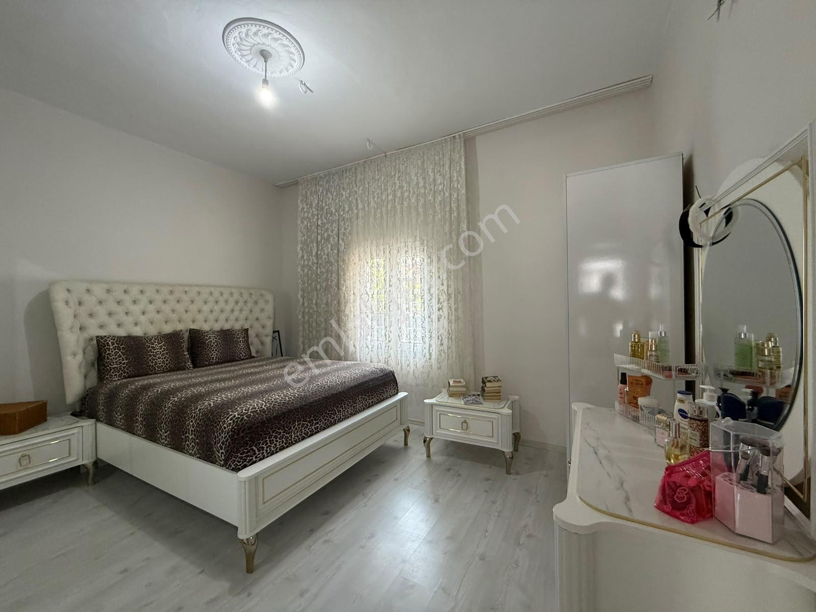 İbo Osman'da 210 M2/arsa İçerisinde/2+1/k.mutfak/geniş Bahçeli ! — fotoğraf 12