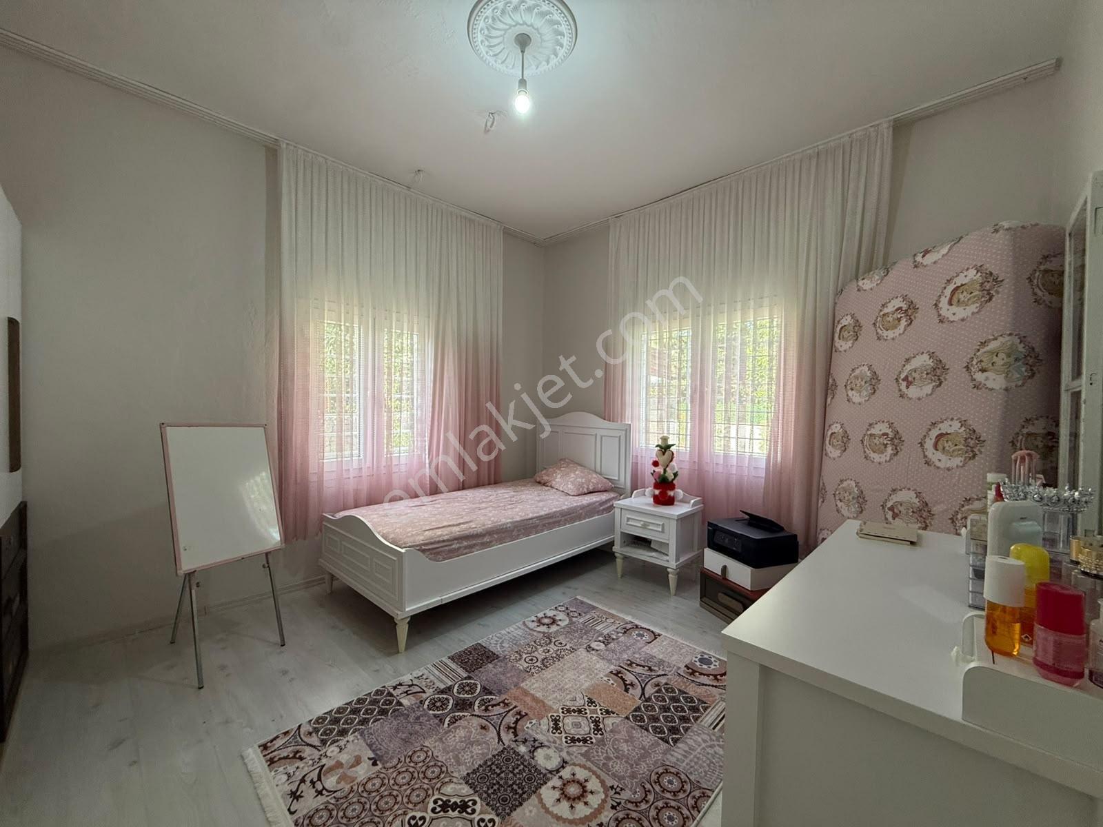 İbo Osman'da 210 M2/arsa İçerisinde/2+1/k.mutfak/geniş Bahçeli ! — fotoğraf 13