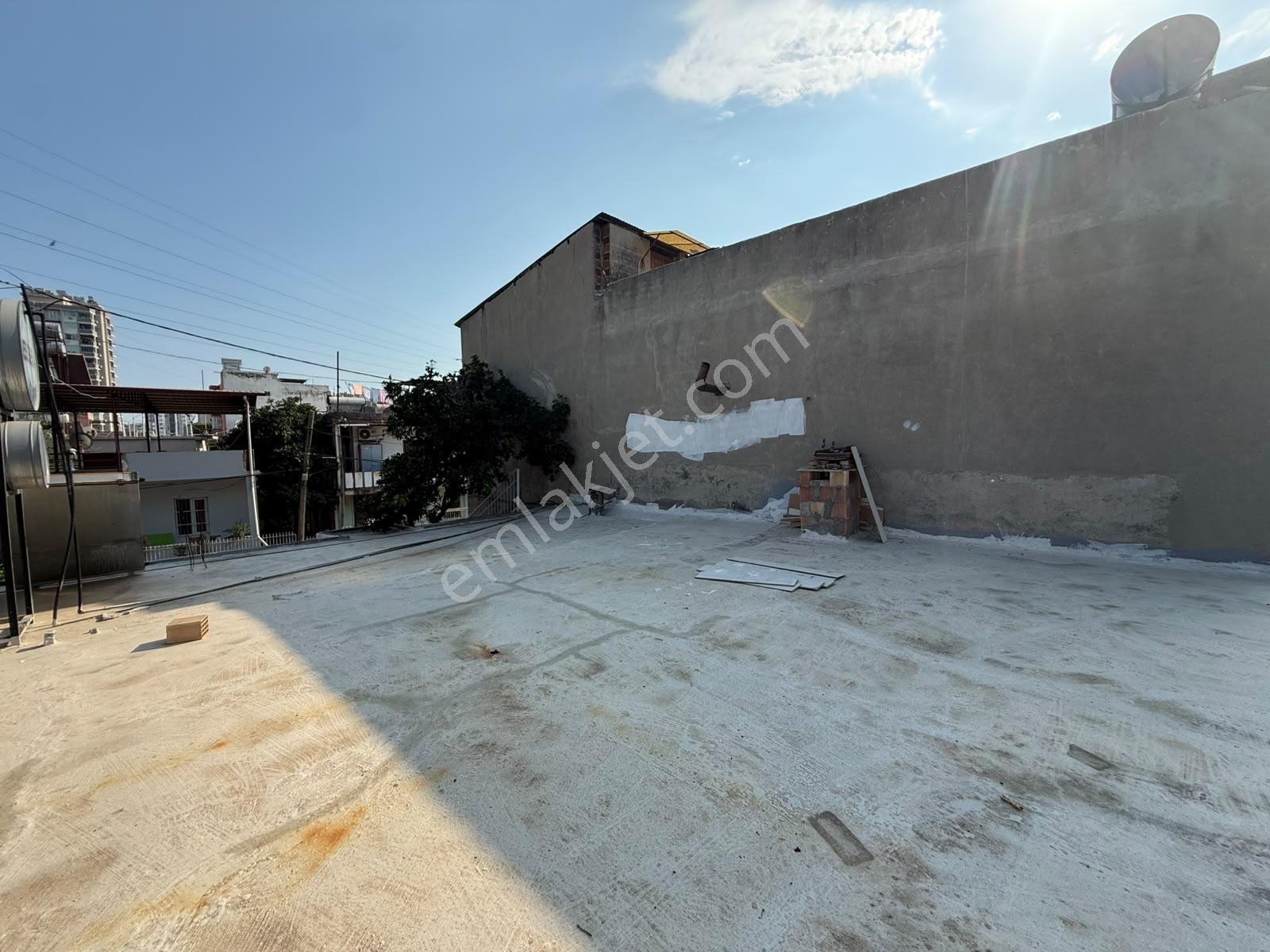 İbo Osman'da 210 M2/arsa İçerisinde/2+1/k.mutfak/geniş Bahçeli ! — fotoğraf 18