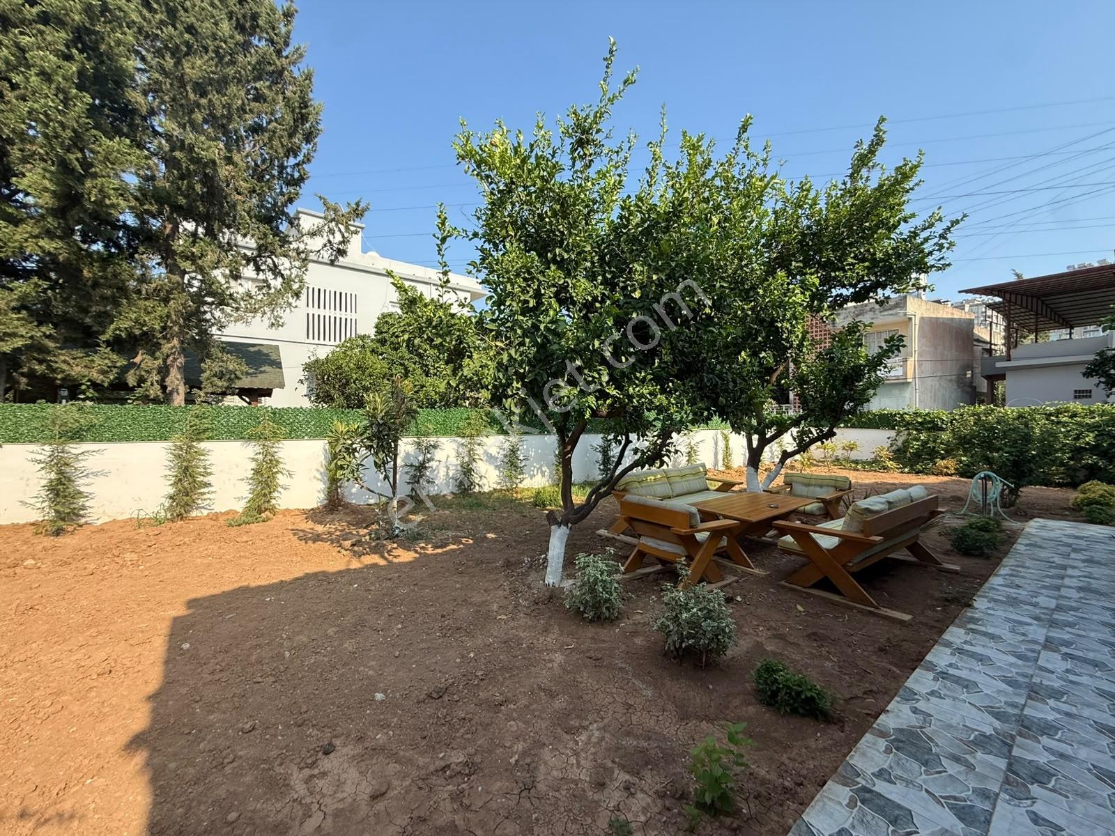 İbo Osman'da 210 M2/arsa İçerisinde/2+1/k.mutfak/geniş Bahçeli ! — fotoğraf 25