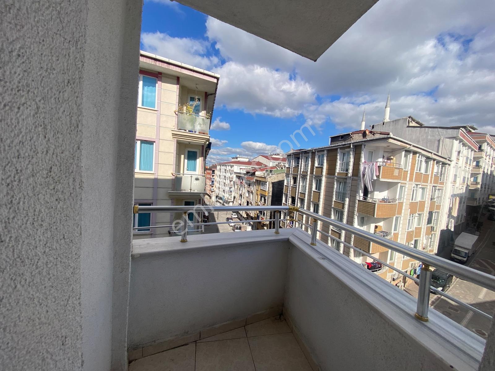 Sultaniyenin Gözdesi E5 Dibi 3+1, 3 Balkonlu Karanlıksız Daire — fotoğraf 15