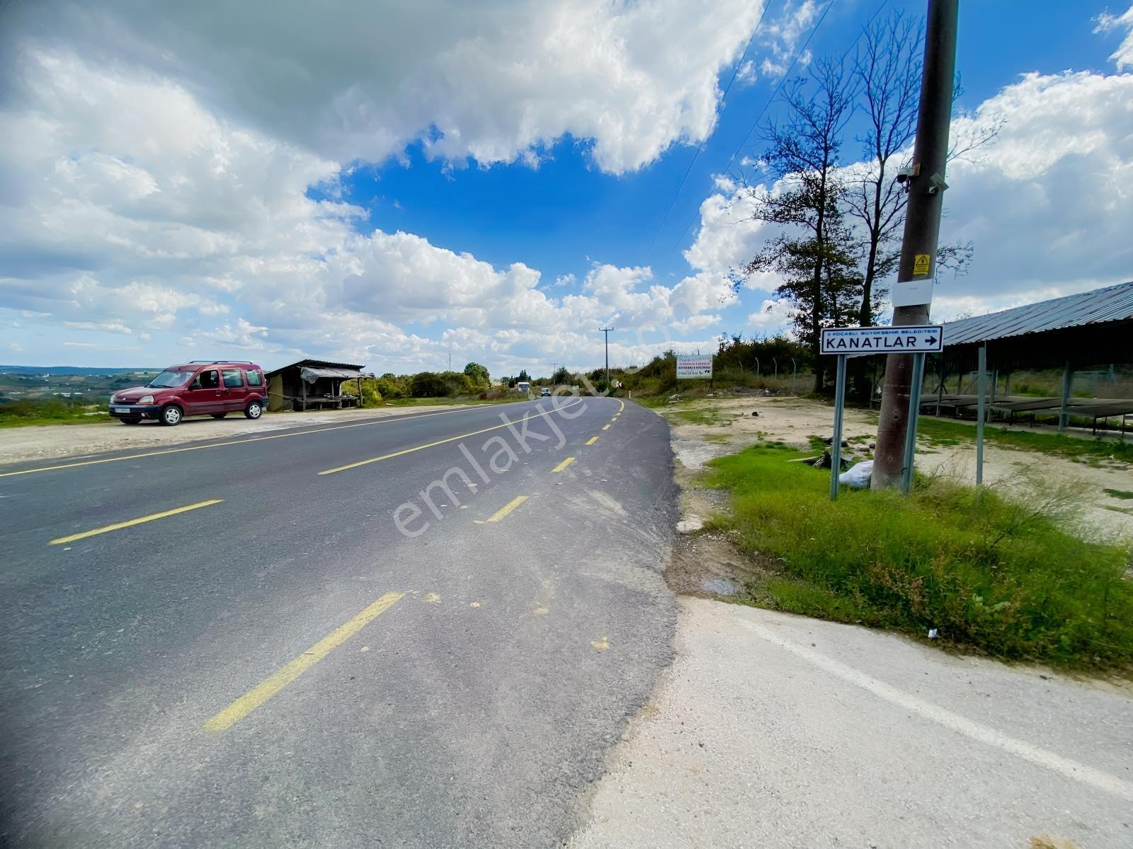 Kanatlar Köyünde Asfalt Cepheli 774 M2 Satılık Harika Tarla