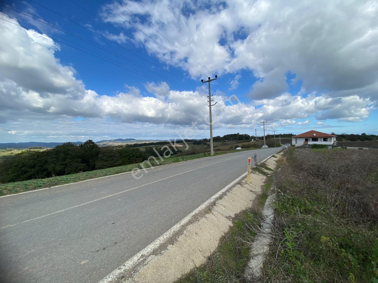 Kanatlar Köyünde Asfalt Cepheli 774 M2 Satılık Harika Tarla — fotoğraf 12