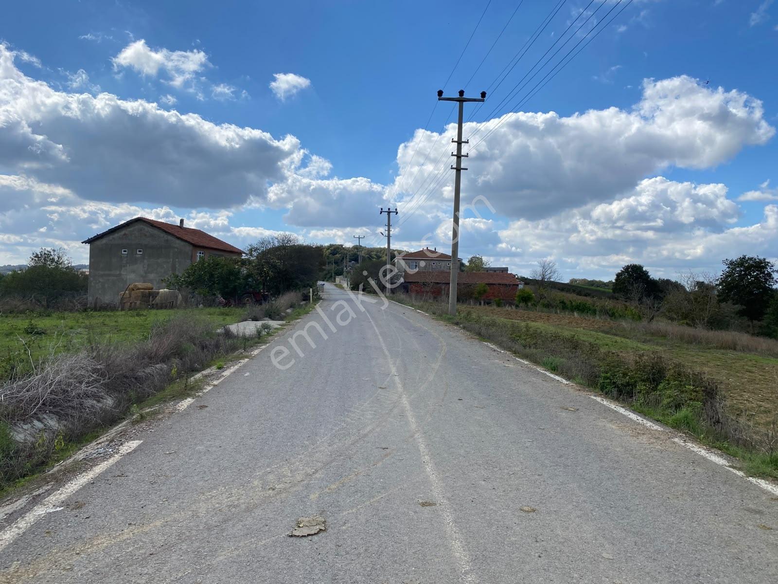 Kanatlar Köyünde Asfalt Cepheli 774 M2 Satılık Harika Tarla — fotoğraf 15