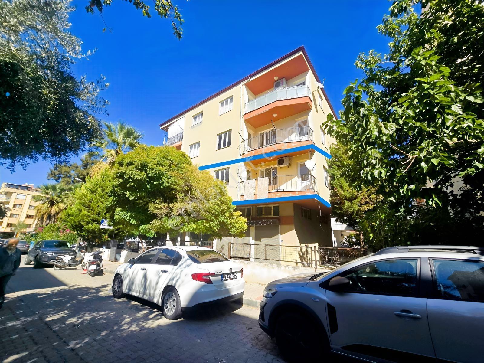 Kuşadası Merkez Cumhuriyet M. 2+1 Satılık Daire