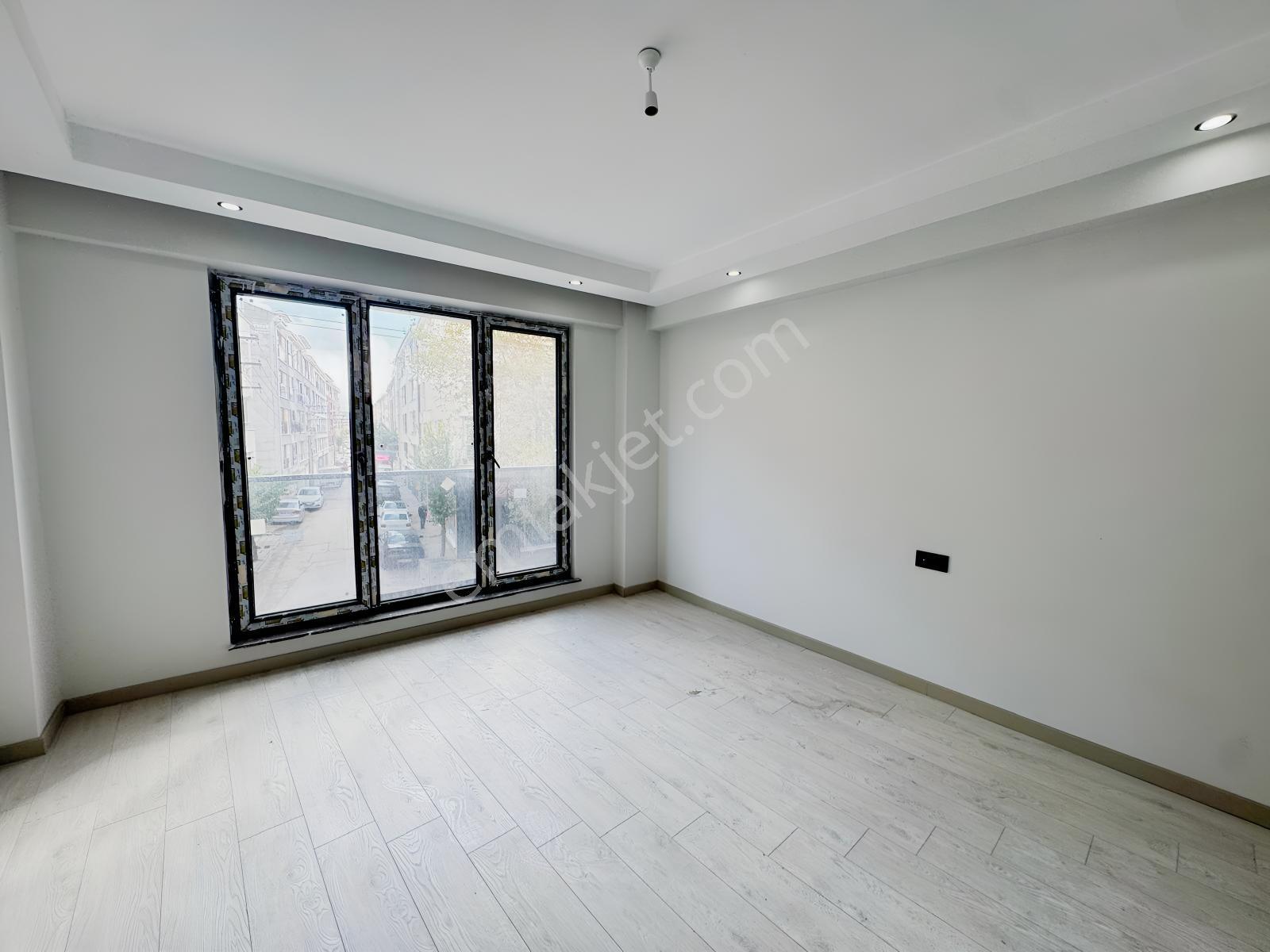 Rba Dan Kumlubel Mh Esenli Caddesi Üzerinde Satılık Daire