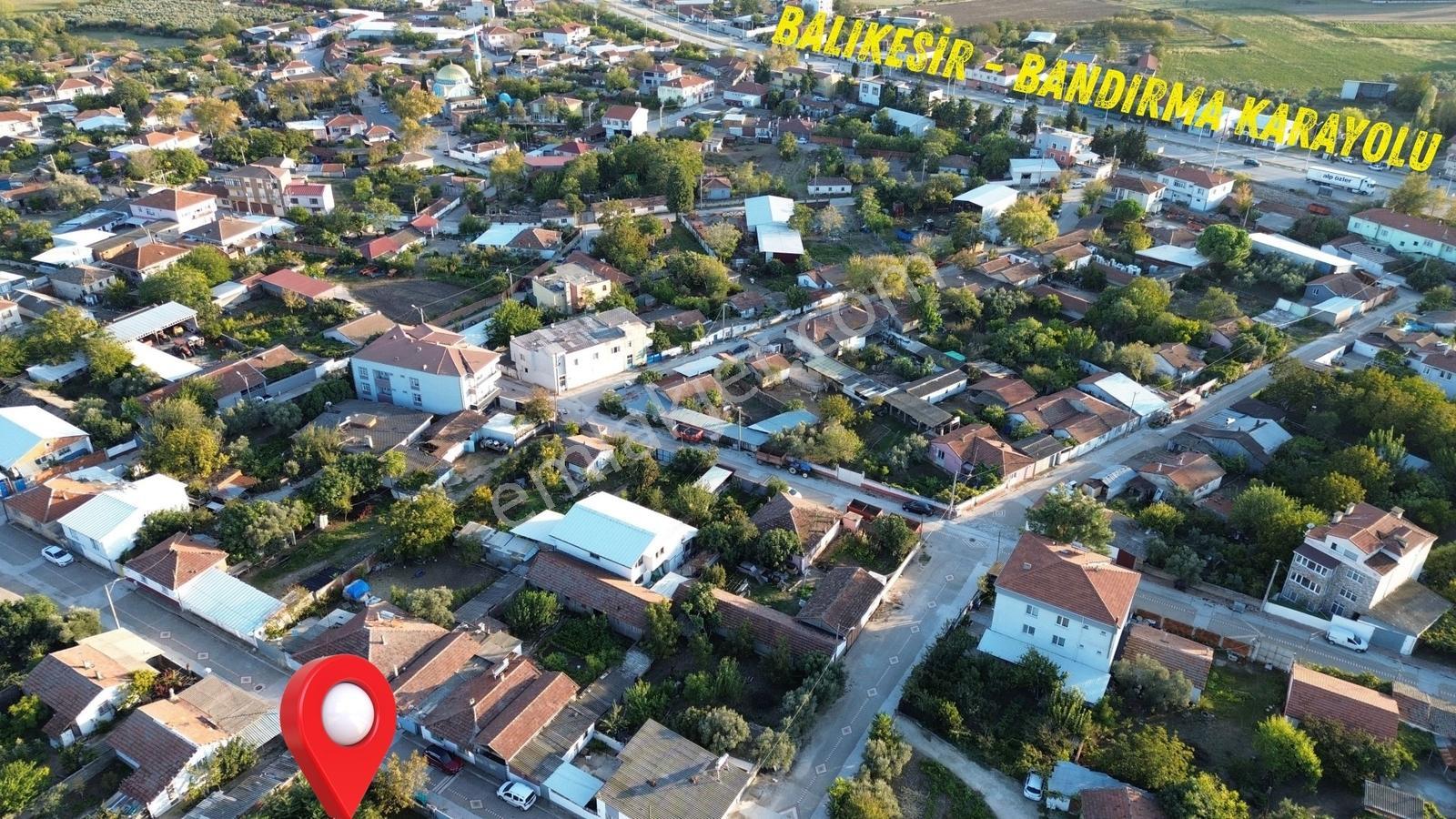Sevinç'Ten Doğalgaz-Elk-Su Kapıda 3 Kat İmar Köy İçi 545 M² Arsa