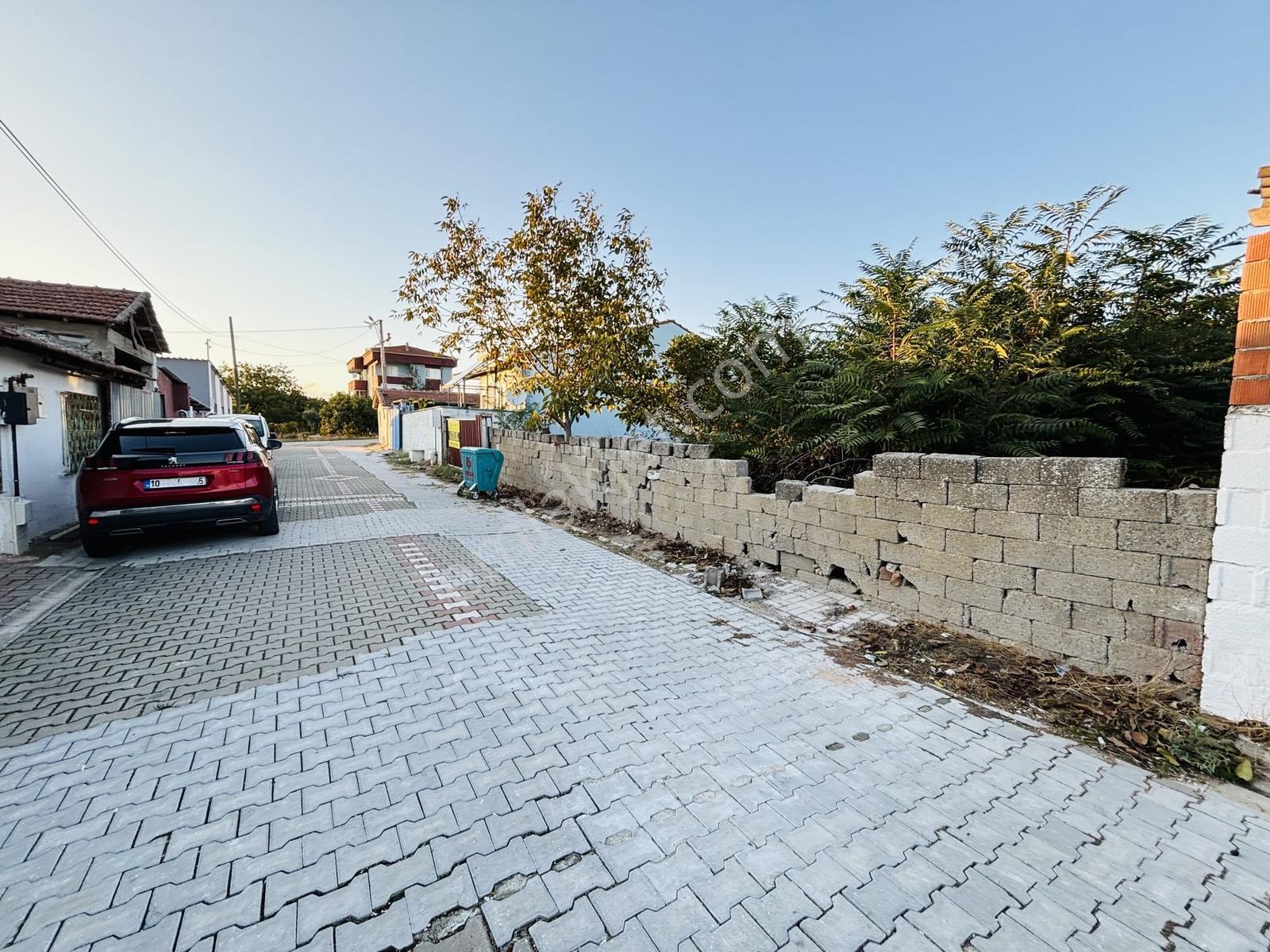 Sevinç'ten Doğalgaz-elk-su Kapıda 3 Kat İmar Köy İçi 545 M² Arsa — fotoğraf 18
